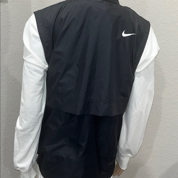 Nike Women's Black Sleeveless Vest - Picture 5 of 6